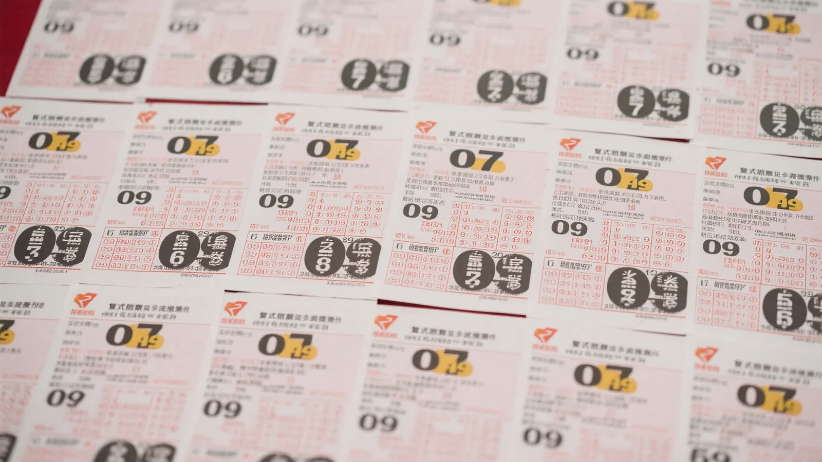 15张复式票震撼亮相，后区09成热门焦点！大乐透第53期晒票